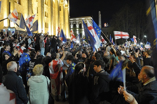 格鲁吉亚各地大规模抗议“俄罗斯法”，要求加入欧盟，而不是俄罗斯